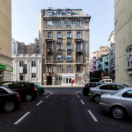 The Little Pearl Close To Westend